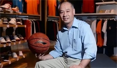 ​李宁简介个人资料（“体操王子”李宁身价百亿，58岁头发脱落，59岁妻子仍风韵