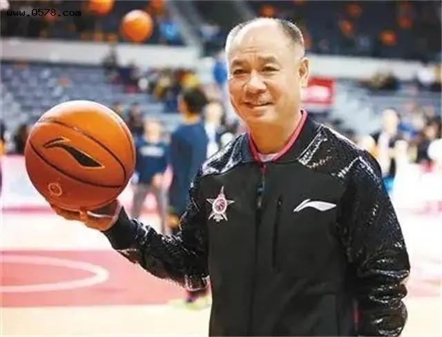 李宁简介个人资料（“体操王子”李宁身价百亿，58岁头发脱落，59岁妻子仍风韵犹存）