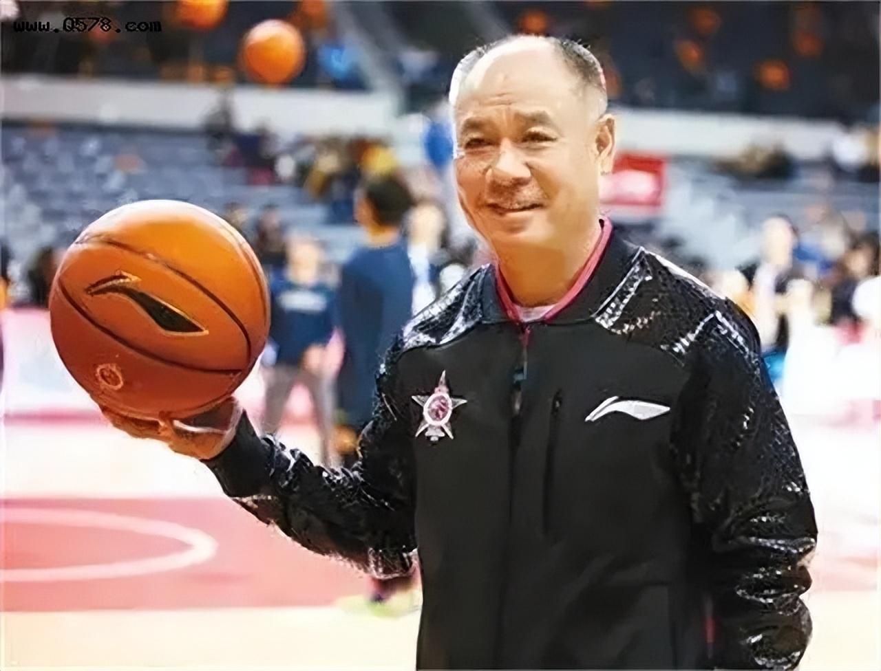 李宁简介个人资料（“体操王子”李宁身价百亿，58岁头发脱落，59岁妻子仍风韵犹存）