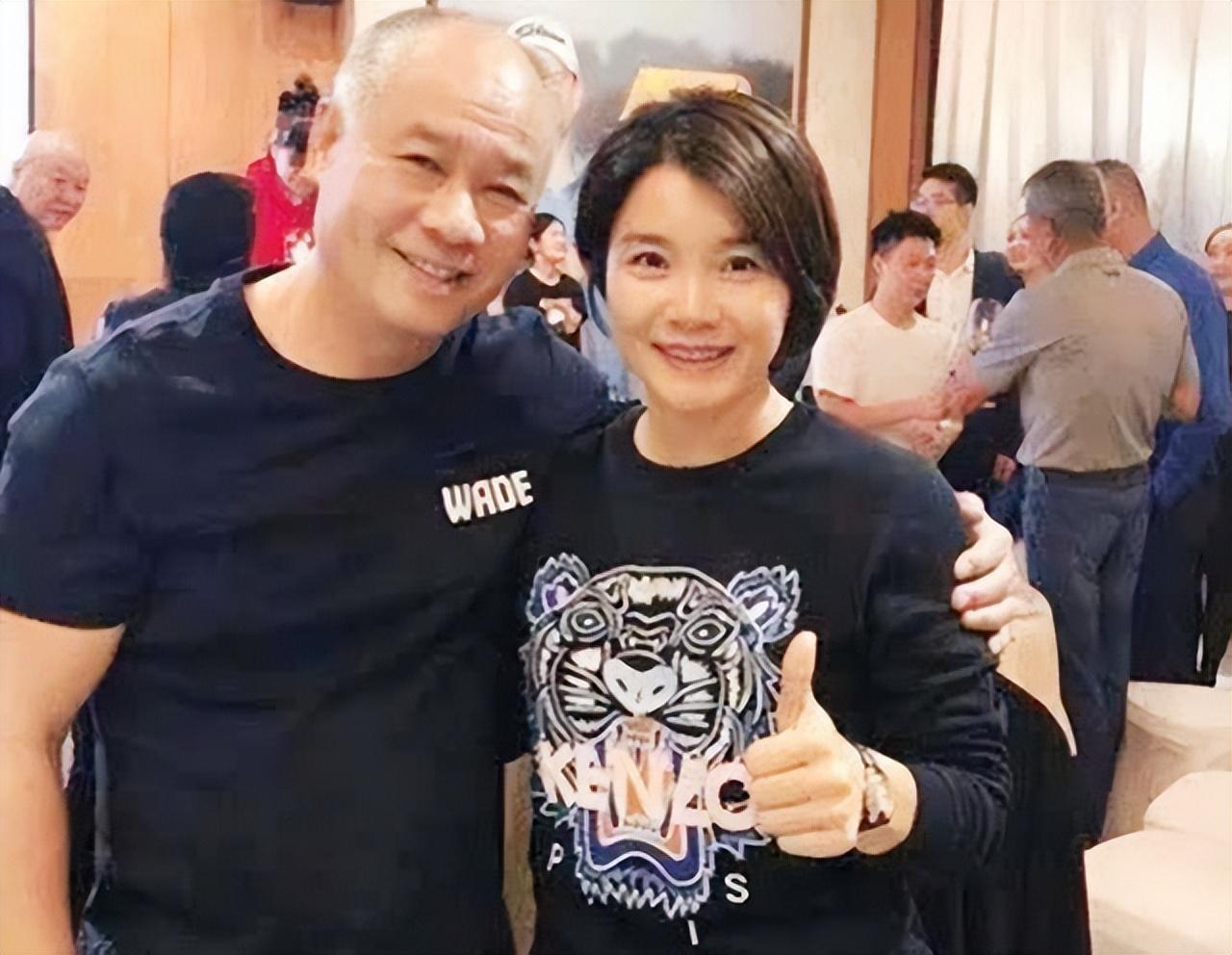 李宁简介个人资料（“体操王子”李宁身价百亿，58岁头发脱落，59岁妻子仍风韵犹存）