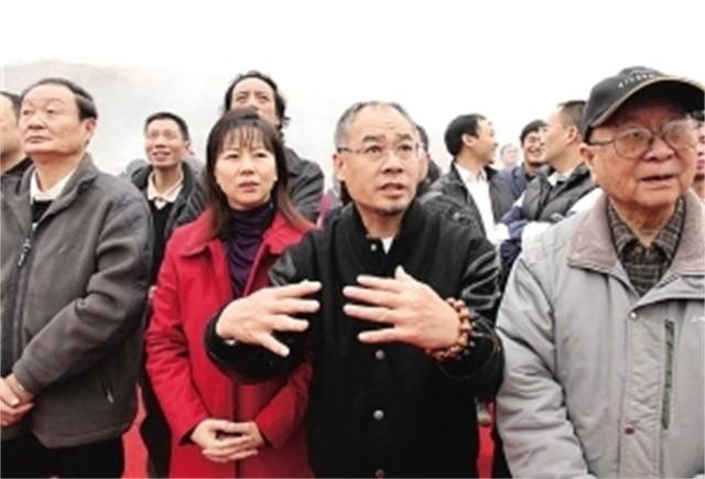 李宁简介个人资料（“体操王子”李宁身价百亿，58岁头发脱落，59岁妻子仍风韵犹存）