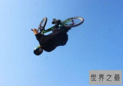 ​世界上最长的自行车空翻，竟有84英尺