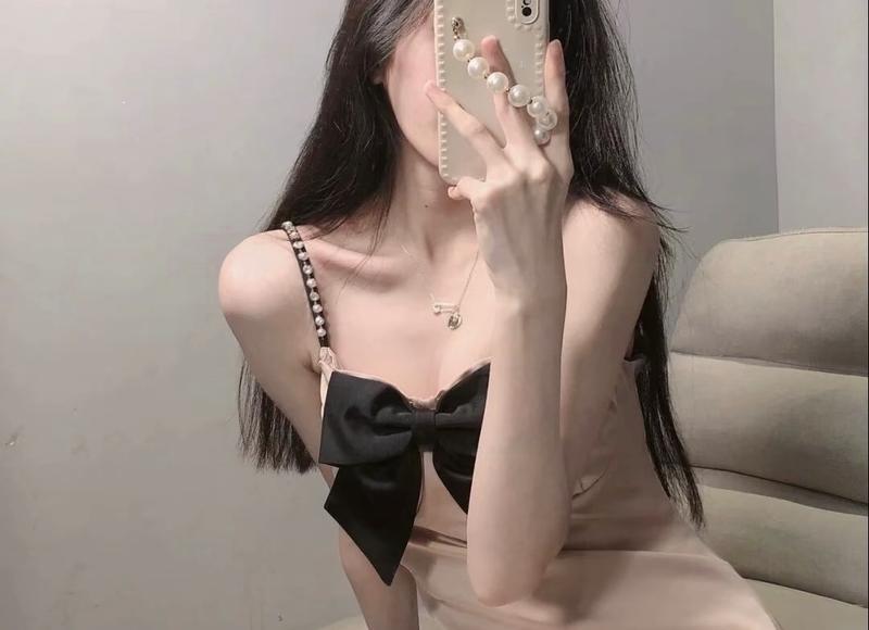女友还和前男友联系是什么意思