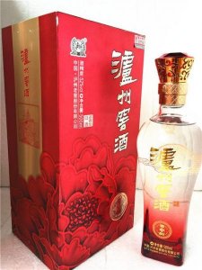 ​泸州窖酒52度价格查询(泸州窖藏酒价格表大全)