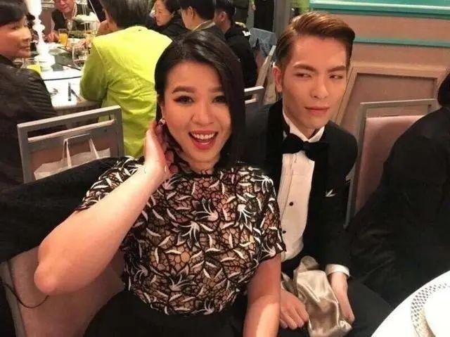 阿信女友是蛋蛋吗（45岁阿信被助理表妹拿下了）