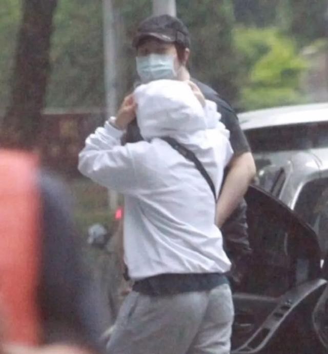 阿信女友是蛋蛋吗（45岁阿信被助理表妹拿下了）