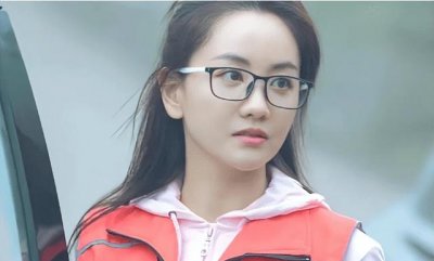 ​黄志忠的前妻是谁(黄志忠的前妻和现任)