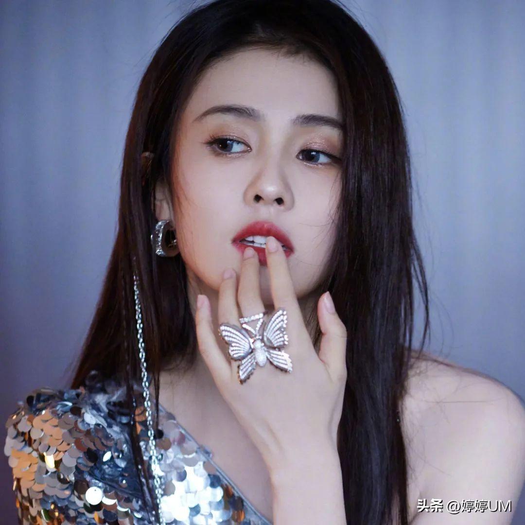 白鹿壁纸精选，性感迷人、活泼开朗，这么优秀的女孩子谁不喜欢呢
