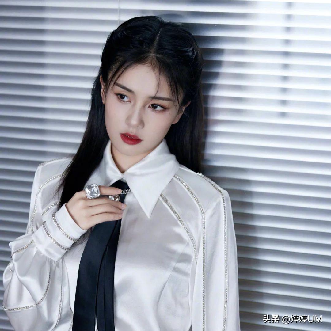 白鹿壁纸精选，性感迷人、活泼开朗，这么优秀的女孩子谁不喜欢呢