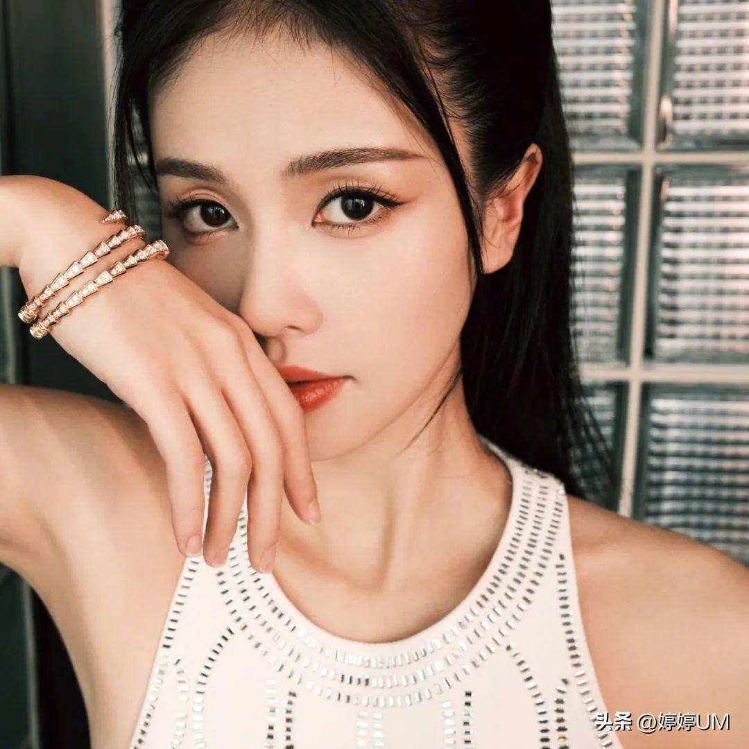 白鹿壁纸精选，性感迷人、活泼开朗，这么优秀的女孩子谁不喜欢呢