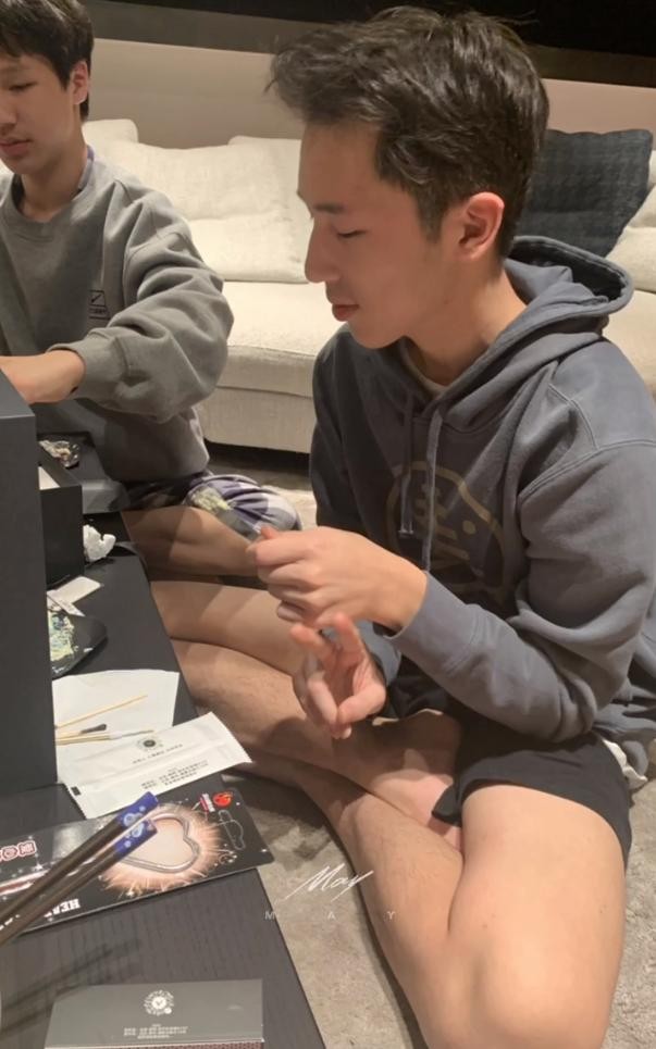 乐珈彤晒全家福手挽富豪老公甜蜜十足（乐珈彤老公是谁）