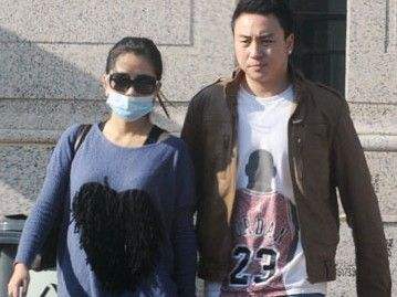 释小龙妈妈评价何洁这样说 曝释小龙何洁分手真实原因