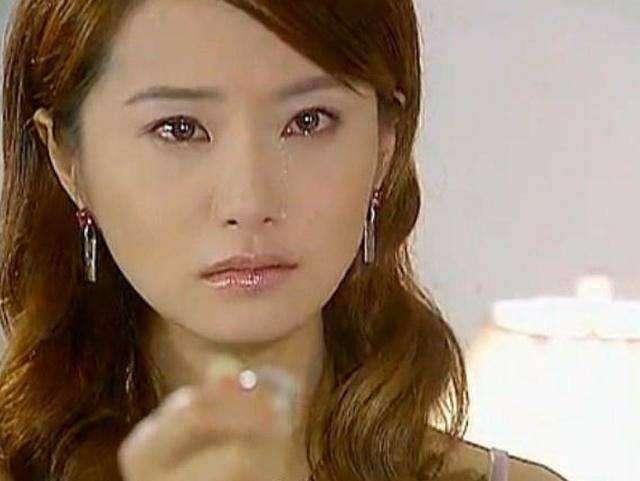 王子变青蛙主题曲白雪（记得王子变青蛙中的女二吗）(2)