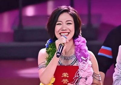 ​歌手龙婷：曾是《星光大道》冠军，受邀参加春晚后，为何街头卖唱