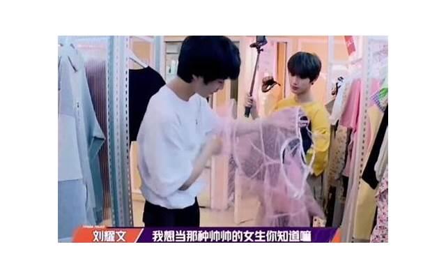 女朋友在怀里撒娇说要（女朋友喜欢抱着我撒娇）