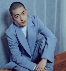 ​长脸男生留什么发型好看(长脸男生适合什么样的发型)