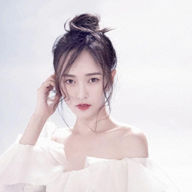 盘点娱乐圈九位肤白貌美大长腿的女星，真的是白到发光