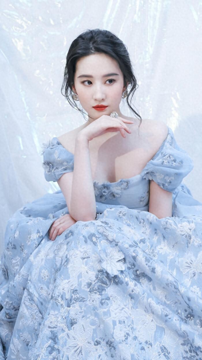盘点娱乐圈九位肤白貌美大长腿的女星，真的是白到发光