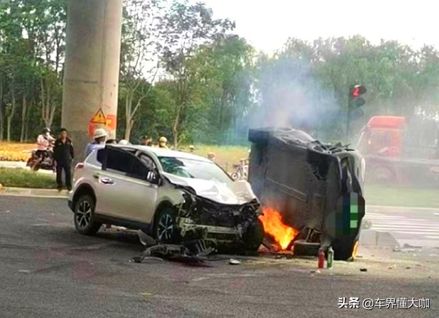 为什么特斯拉撞了会起火（特斯拉碰撞后起火）(9)