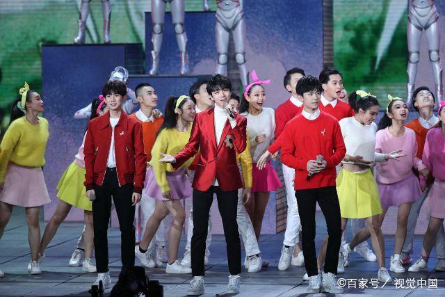 《王牌8》官宣阵容！唐嫣取代贾玲、华晨宇未退出，网友们吐槽不满！