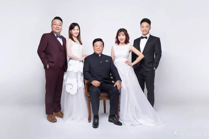 人气主播云菲“大抄底”！男朋友们竟有如此之多！