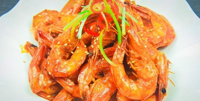 焖大虾是哪个地方的菜,油焖大虾怎么做才能抓住大家的胃?图3