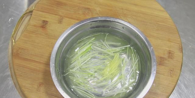 焖大虾是哪个地方的菜,油焖大虾怎么做才能抓住大家的胃?图14