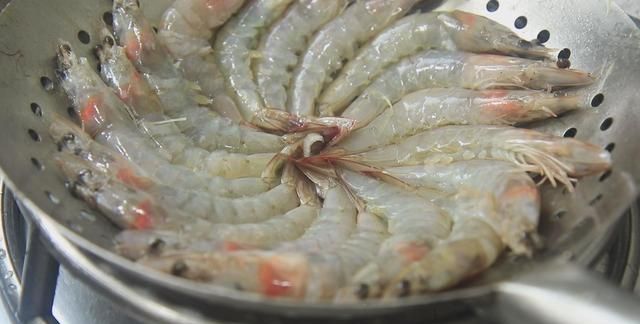 焖大虾是哪个地方的菜,油焖大虾怎么做才能抓住大家的胃?图17