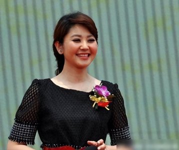 ​央视主持人方琼：与大8岁领导闪婚，婚后分居多年，她过得幸福吗
