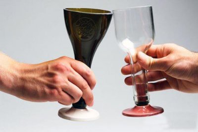 ​红酒瓶子做科技作品(红酒瓶子能卖钱吗)