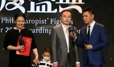 ​蔡磊现状令人泪目，头已抬不起来，妻子是他放不下的牵挂