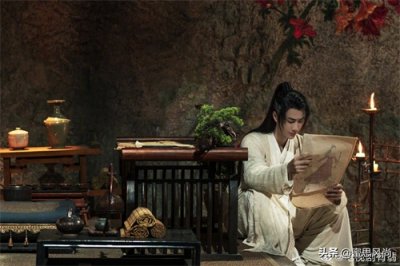 ​《有翡》剧照，王一博古装新造型，清雅孤傲又飒爽，看着又仙又帅