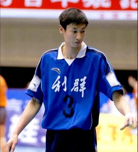 ​排球名将郑亮：离婚后瘫痪，恩师汪嘉伟和哥哥郑武助他重获新生