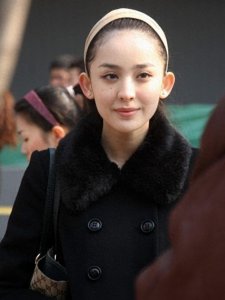 ​古力娜扎的“坎坷情史”：连续被爆亲密照，5任男友一个比一个渣