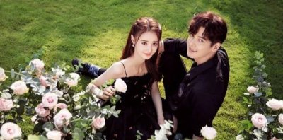 44岁偶像剧男神婚纱照曝光，小19岁娇妻身材火辣，已在北京买婚房