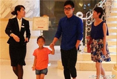 ​34岁的演员大鹏的35岁漂亮妻子近照