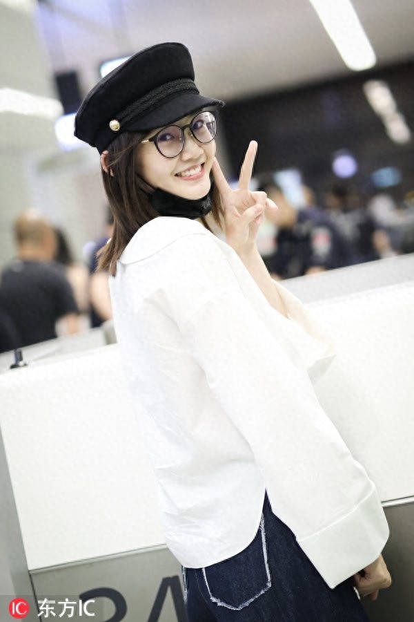 不愧是冯小刚选的女演员！苗苗素颜清秀可人，笑容像极了徐帆
