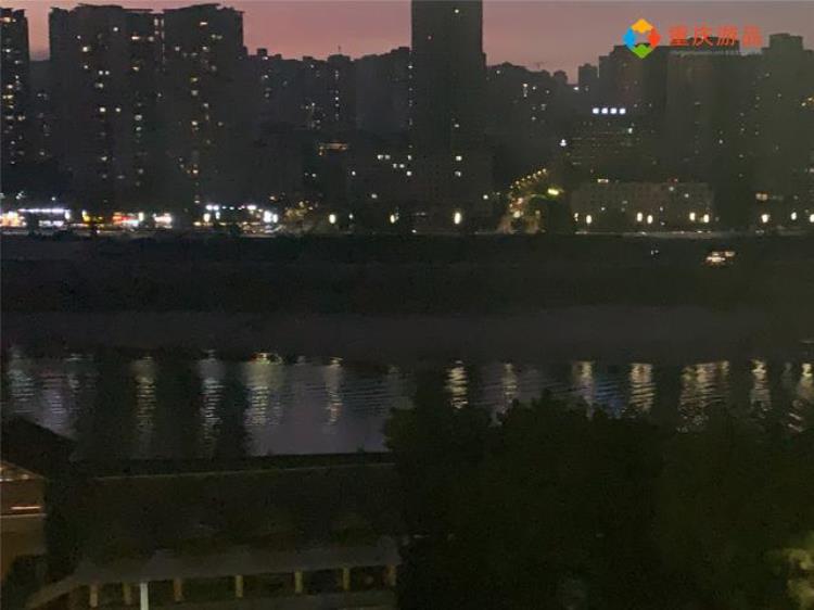 当重庆进入省电模式地铁站和街道一片漆黑仿佛来到了异世界