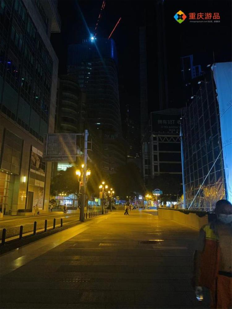 当重庆进入省电模式地铁站和街道一片漆黑仿佛来到了异世界