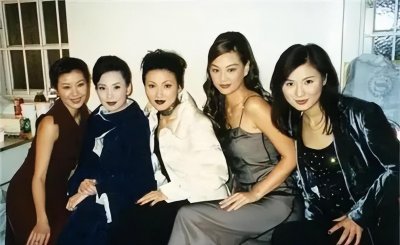 ​王馨平个人资料简介：她是“黑道大哥”王羽女儿，嫁富商22年仍无儿无女